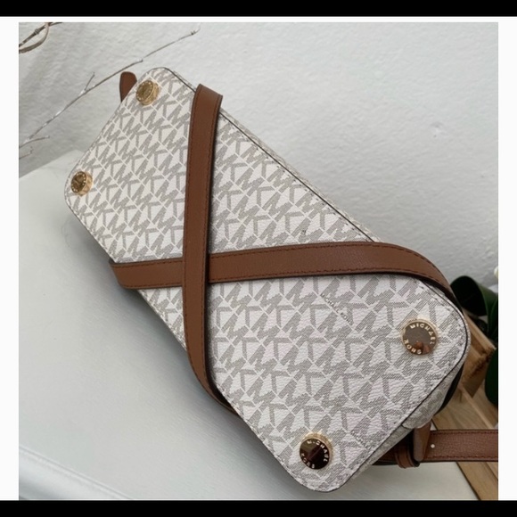 Michael Kors Emmy LG Dome Backpack (Vanilla) - Picture 4 of 14